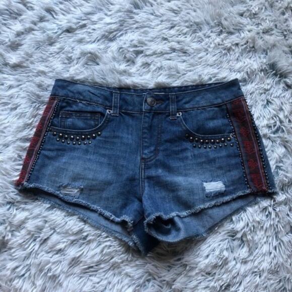 Mudd Distressed Blue Mid Rise Medium Wash Blue Denim Punk Jeans Shorts Size 9 - Picture 2 of 6